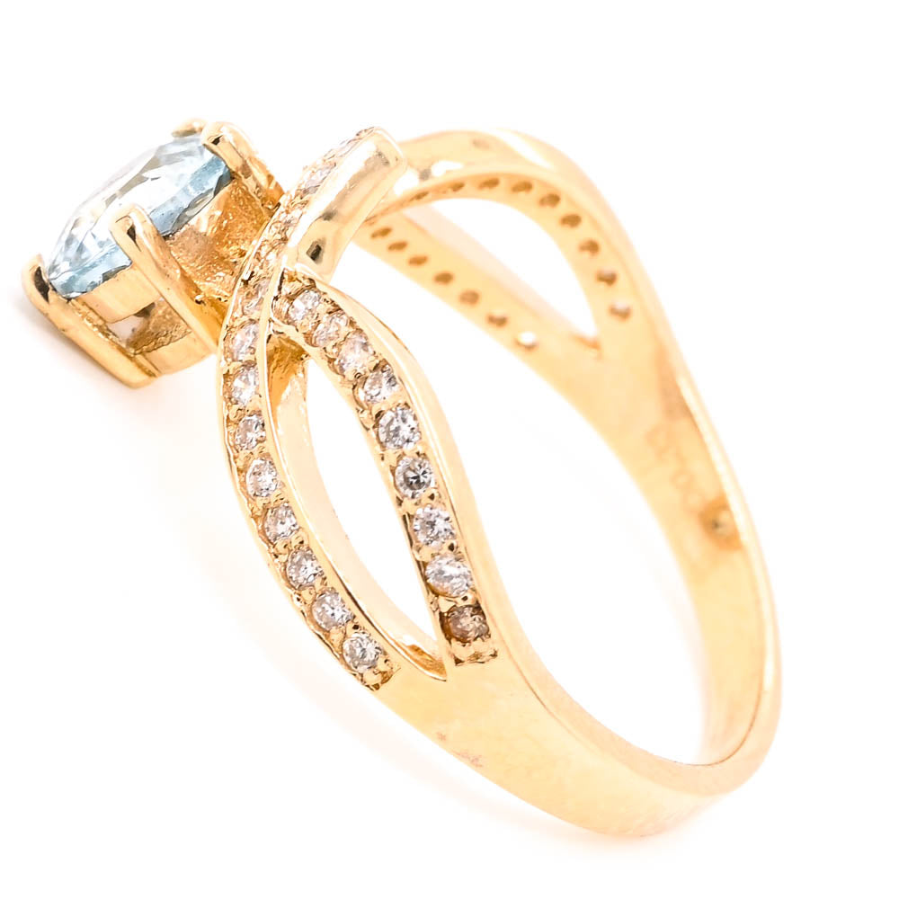 14KT Yellow Gold 0.90CT Aquamarine & Diamond Ring.