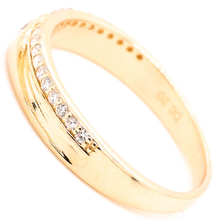 14KT Yellow Gold 0.20CTW Diamond Wedding Band.