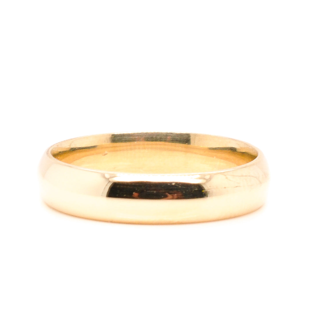 10KT Yellow Gold 4MM Band.

Size:9