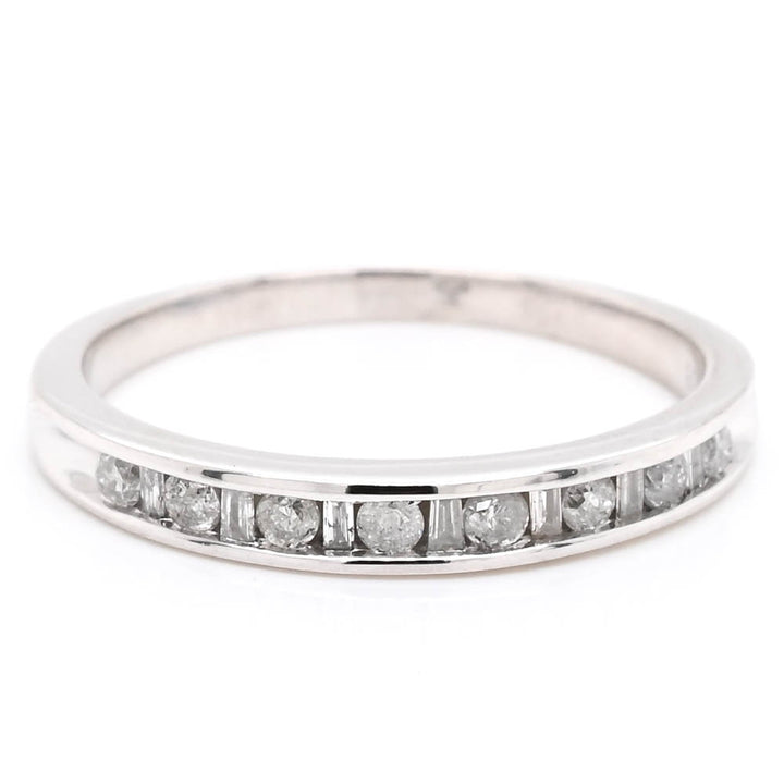 10KT White Gold 0.23CTW Diamond Wedding Band.