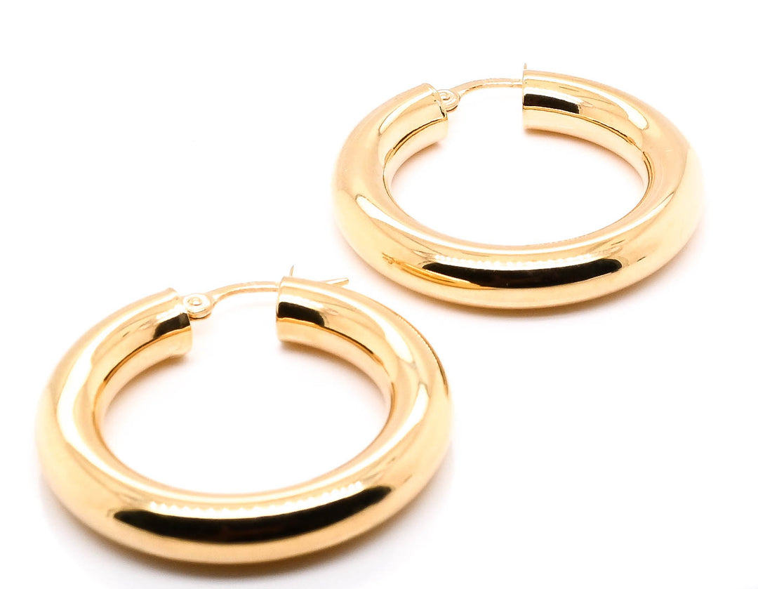 10KT Yellow Gold Medium Hoop Earrings.