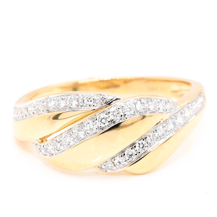 14KT Yellow Gold 0.26CTW Diamond Celebration Ring.