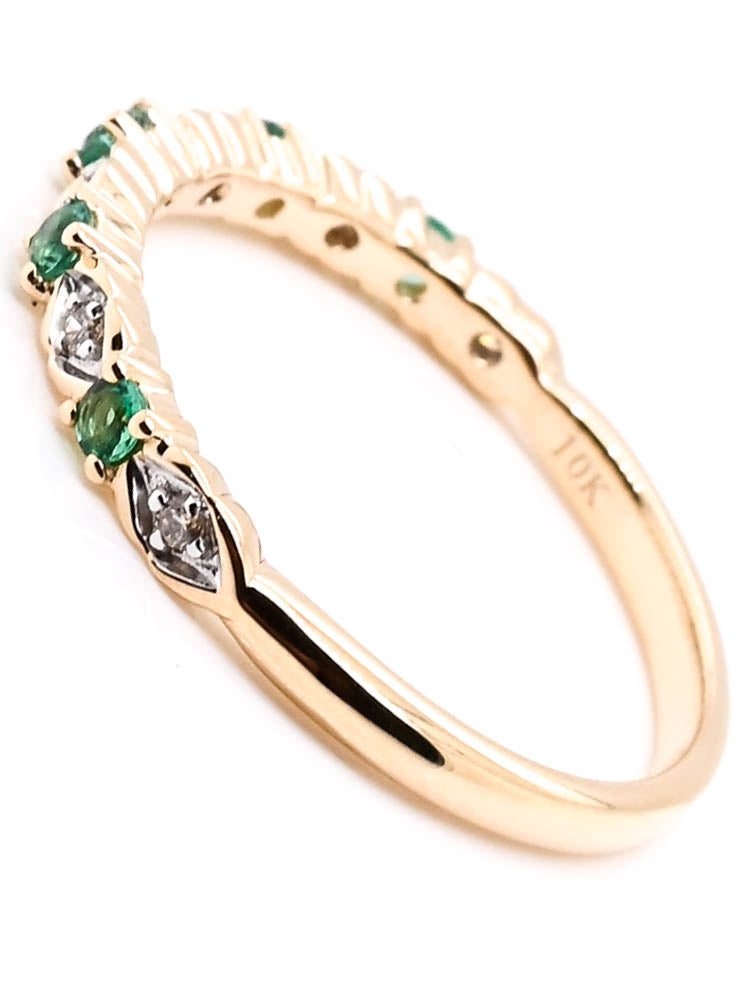 10KT Yellow Gold 0.20CTW Emerald & Diamond Ring.