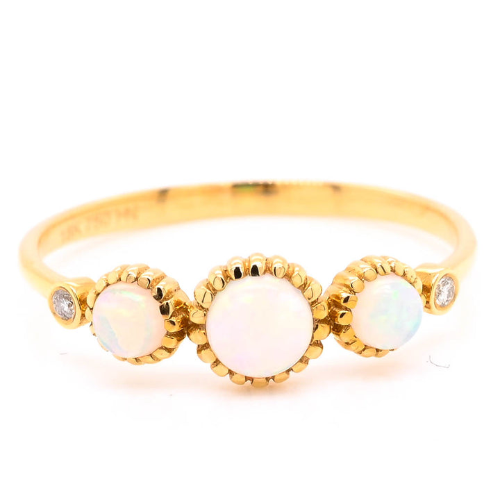 18KT Yellow Gold 0.40CTW Round Shape Opal & Diamond Ring.