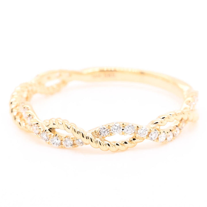 14KT Yellow Gold 0.17CTW Diamond Wedding Band.