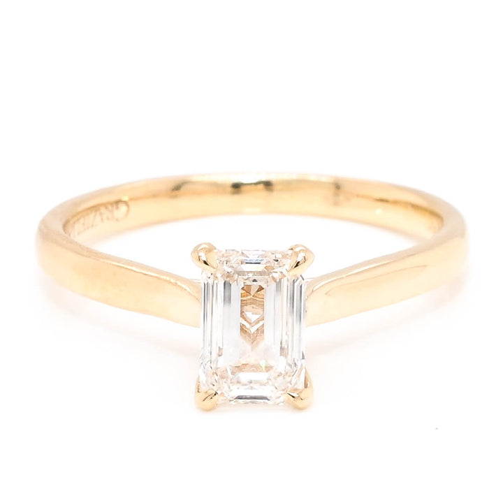 Pre-Owned 14KT Yellow Gold 1.00CT VS2 I Colour Emerald Shape Diamond Soliatire Engagement Ring.