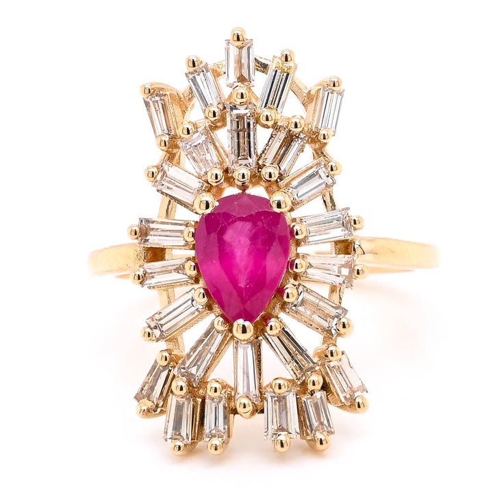 14KT Yellow Gold 0.84CT Pear shape Ruby & Diamond Cluster Ring. 

Di