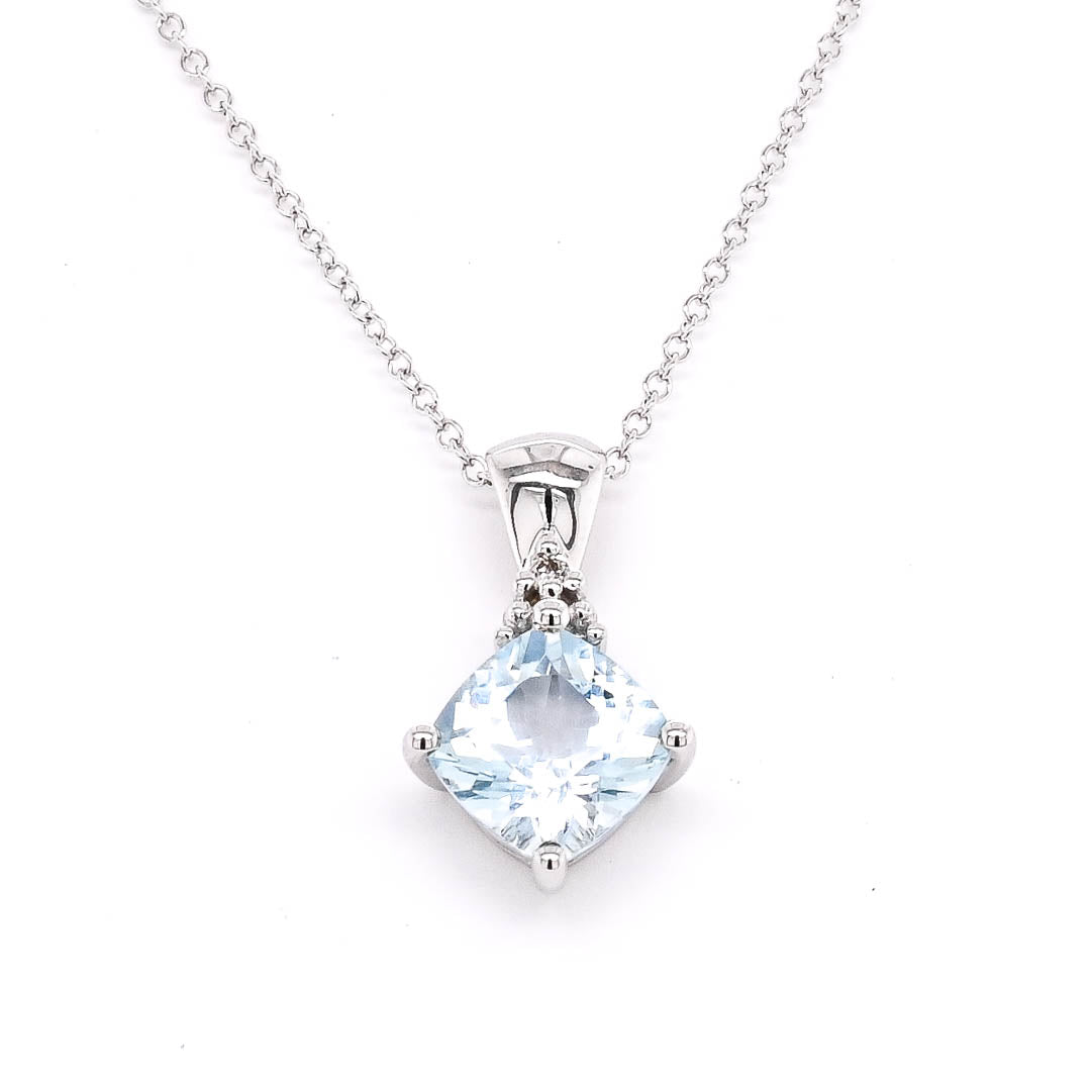 Elmwoods Auctions | AN AQUAMARINE AND DIAMOND PENDANT NECKLACE in plat