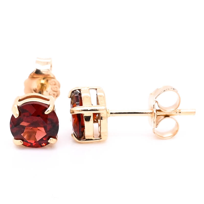 14KT Yellow Gold Garnet Stud Earrings.