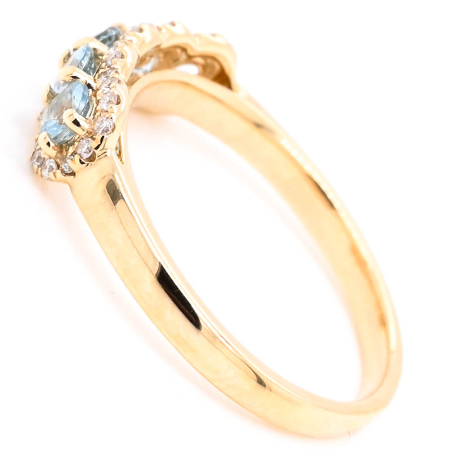 14KT Yellow Gold 0.45CTW Aquamarine & Diamond Ring.