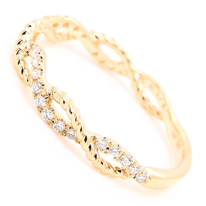 14KT Yellow Gold 0.17CTW Diamond Wedding Band.