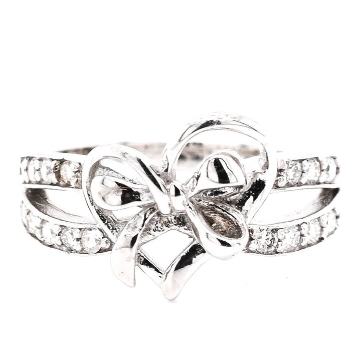 14KT White gold 0.25CTW Diamond Heart Bow Ring.