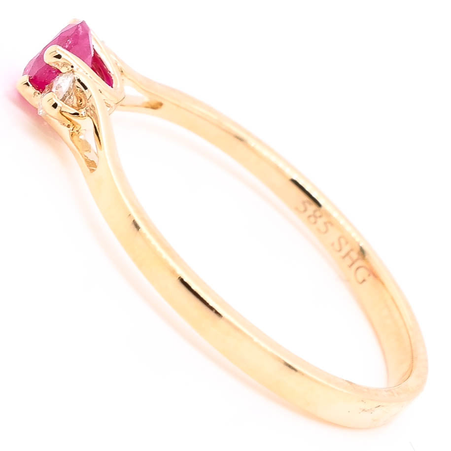 14KT Yellow  Gold 0.38CT Round Shape Ruby and Diamond Ring.